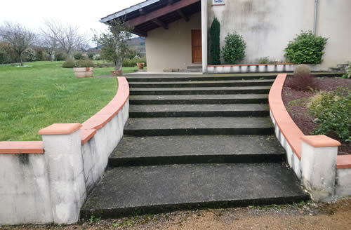 AVANT - Habillage d'une terrasse et d'un escalier en travertin