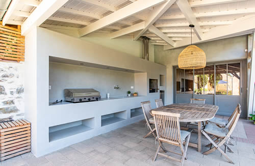 Summer kitchen with reinforced concrete structure and polished concrete finish