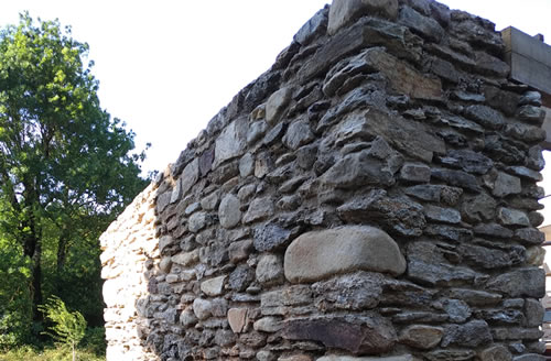 Wall in Natural Stone